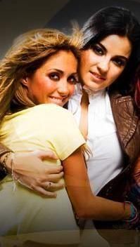 o poza cu anahi intro rochie rosie be first